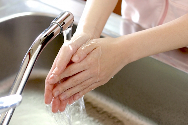 手を洗うのが止められないのは『アライグマ症候群』かも？その4つの特徴とは
